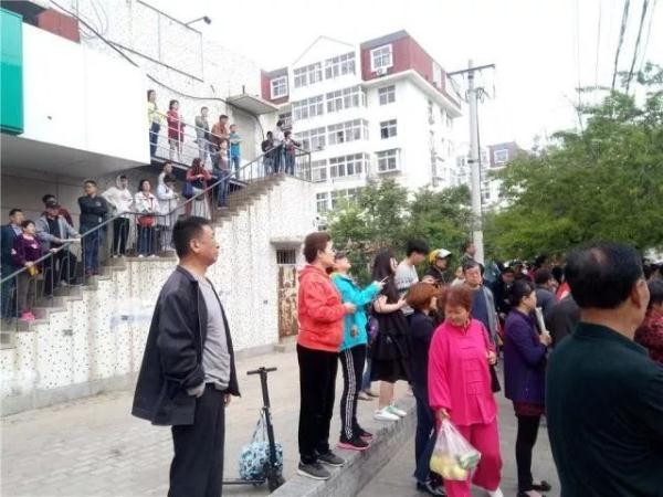 突發(fā)！青島一居民樓發(fā)生爆燃！已造1人死亡，7人受傷！3公里外有震感…