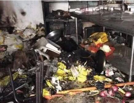 連云港一家燒烤店煤氣罐爆炸 兩人燒傷